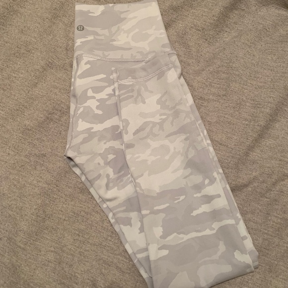 lululemon athletica Pants - Lululemon WUNDER UNDER HR 25" *LUXTREME